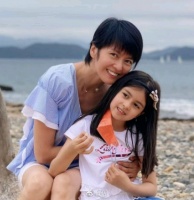 梁咏琪闪嫁外籍老公10年仍甜蜜，放弃爱情遇到真爱，混血女儿近况曝光