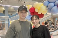 偶遇黄晓明带娃现身游乐园，5岁小海绵活泼可爱，长得更像爸爸！