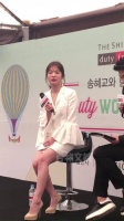 宋慧乔离婚后首次公开出席活动，状态非常好，真的不像是40岁了……