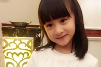 田亮儿女露营照曝光，森蝶下地掰玉米摘黄瓜，小亮仔像田亮缩小版