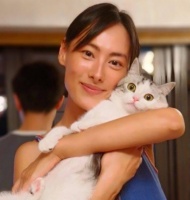 梁洛施晒儿子背影照，郭嘉文则晒面条照回应，暗示跟李泽楷没分手