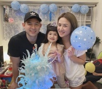 恭喜！香港知名靓模正式注册结婚，未婚先孕为男方生了一儿一女