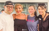 54岁邱淑贞近照曝光，素颜下身材发福星味不再，女神也难敌岁月