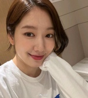 朴信惠产后4个月首亮相！晒全身照迅速瘦身，来自明星的自律