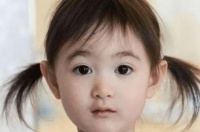 有种“毁容”叫奥莉长大，下颌角明显突出，才8岁就没了少女感
