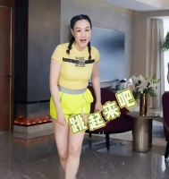 51岁的钟丽缇太拼了！哪吒头红裙子，网友直呼毁童年