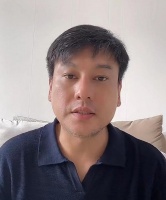 43岁朱孝天罕见直播，胡子头发都花白，引起网友热议