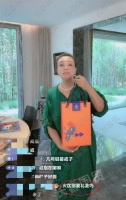 网友质疑汪小菲妈妈卖货夸大宣传，遭回怼：您心眼子比较烂
