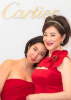 67岁林青霞两个女儿私下生活低调，身家过亿却从不炫富