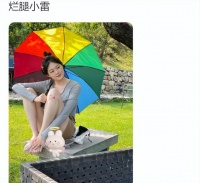 美女网红晚晚摔烂膝盖！穿短裤光脚坐墩子上，皮肤白嫩伤口太刺眼