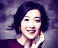 被骂“吃软饭”而离婚，如今的张嘉译事业红火，妻女相伴很幸福