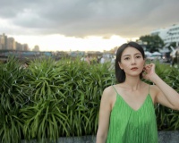 42岁高圆圆剪短发，紧抱闺蜜美女贴贴，叶璇放话：让她走开，我来