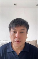 朱孝天带老婆直播卖惨，脸胖发福胡渣邋遢，引起网友热议