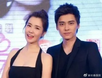 李易峰前女友近照曝光，海边戏水身材火辣，驻颜有术气质佳
