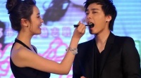 追女生把尊严踩在脚下，央媒痛批戏骚女星，李易峰到底有多无耻？