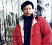 67岁老戏骨寇世勋罕见露面，斯文儒雅风度翩翩帅气不减当年