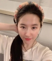 深陷包养传闻十几年，不是中国籍却获央视力挺，刘亦菲到底多厉害