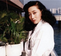 周润发向她猛砸蛋糕 梅艳芳把她羞辱到退圈 利智到底做错了什么？