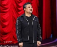 贾冰正式拜师赵本山，成为赵家班104名弟子中的一员