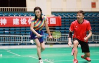 69岁刘晓庆近照曝光，扎少女辫穿短裙，一脸冻龄状态超好