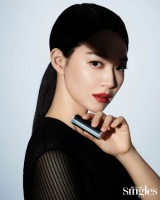 韩国女艺人申敏儿最新杂志秋季写真色彩对比强烈