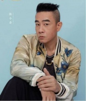 陈小春霸气回归，娱乐圈半数好友留言支持，“山鸡哥”排面满满！