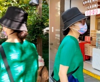 54岁女神周涛素颜散步！打扮似路人略微驼背，奢侈品手链太抢眼
