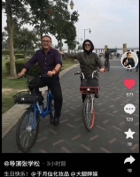 于月仙52岁冥诞引泪目，丈夫独自吹蜡烛显落寞，晒往昔恩爱照追忆