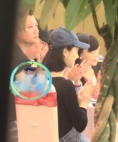 43岁冯绍峰近况曝光！脸部圆润身材发福，从侧面看双下巴太明显