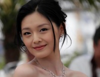 大S二婚后官宣复出，高调晒出纹身示爱具俊晔，引起网友热议