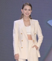 昆凌高调亮相活动现场，半月前刚官宣封肚，如今又改口可生四胎