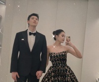 赵本山女儿拍婚纱照再获男友深情告白，引起网友热议