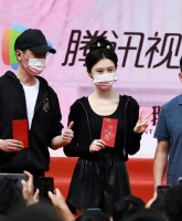 冯绍峰景甜新戏开机，男方陷中年发福风波，景甜生图又白又美