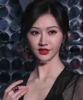 景甜整容大变样，脸部僵硬微笑唇太违和，人间富贵花可惜了！