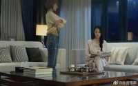 女机器人脱了衣服，女主人羞愧的要换机器人