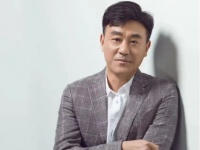 初中女同桌约何冰吃饭，说：我快30了还没嫁人，要不你娶我吧？
