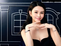 最美星二代沈月，神复制妈妈邱淑贞完美身材，气质出众星范十足