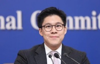 霍启刚确实不简单，腾讯去香港开银行，还得拉上他来当非执行董事