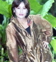 58岁大岛由加利近况曝光，与郑浩南离婚后形象大变，发福认不出