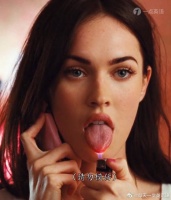 不愧是好莱坞性感女神~连舌头都这么性感呢！