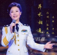 50岁吕薇已生三娃！与孩子在客厅捉迷藏很开心，生父身份依旧成谜