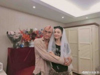 张歆艺头戴白纱与脸部变形的袁弘合照，才发现他们是真的灵魂伴侣