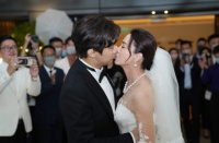 TVB花旦陈炜结婚第二天已出席活动 谈起老公爱的宣言直接感动落泪
