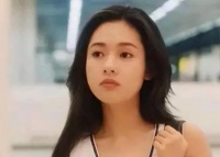 一代性感女神潜水两个月消瘦现身，自曝整日头晕，自嘲“珍婆婆”