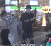 真夫妻就是甜！唐艺昕飞上海探班老公张若昀，十年如一日甜蜜约会