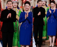 周涛张国立同台表演朗诵！穿紧身裙身材匀称，戴钻石耳环好贵气