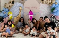 郭碧婷二胎后首亮相！全家为2岁女儿办生日宴，她穿裙装阔太范足