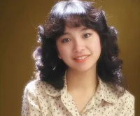 钟镇涛64岁前女友近况曝光，嫁富商41年恩爱如初，满头白发气质好