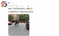 奚梦瑶和婆婆出行被拍！穿千元鞋长腿似竹竿，比一旁老公高半个头