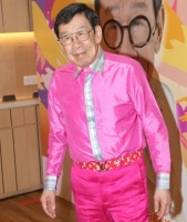 下个月举办演唱会！90岁胡枫夺大奖周丽淇TVB高层请吃饭为其庆祝